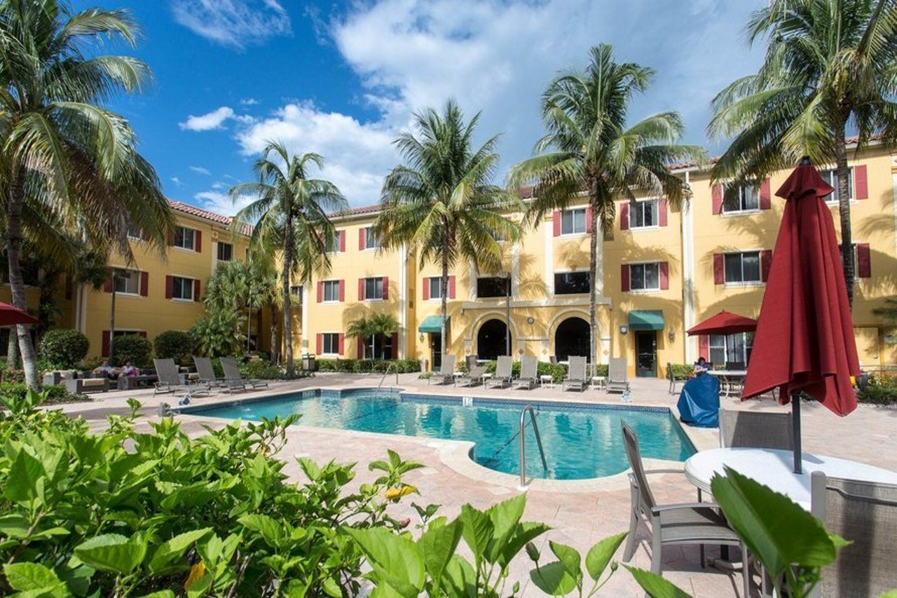 Hawthorn Extended Stay By Wyndham North Naples Exterior foto